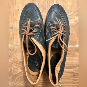 Classic Women's Juil Two-Tone Leather Oxfords in Navy and Tan